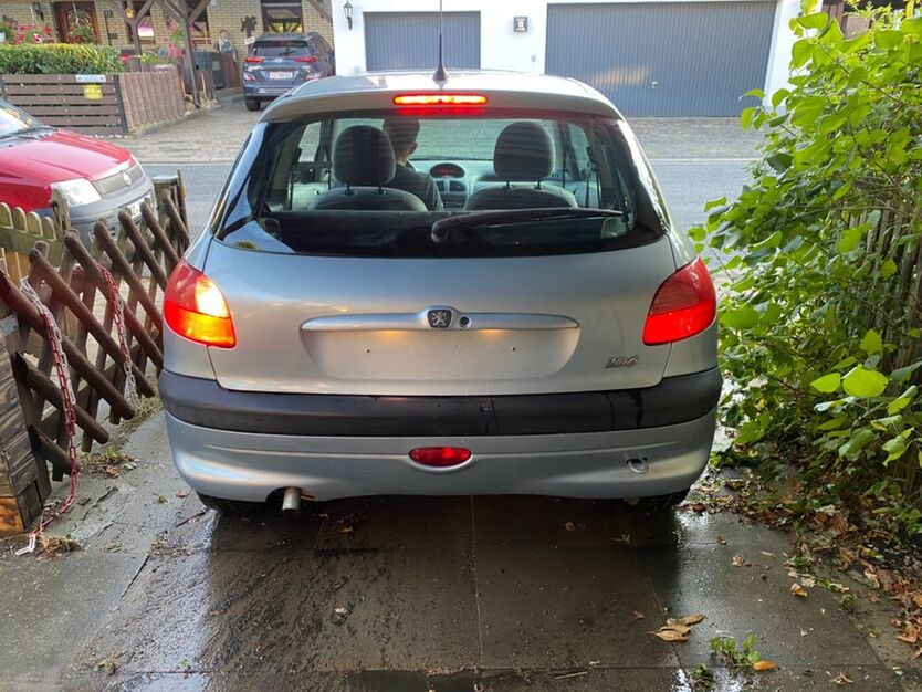 Peugeot 206 129.342 km 1.500 € Schwarzenbek 21483
