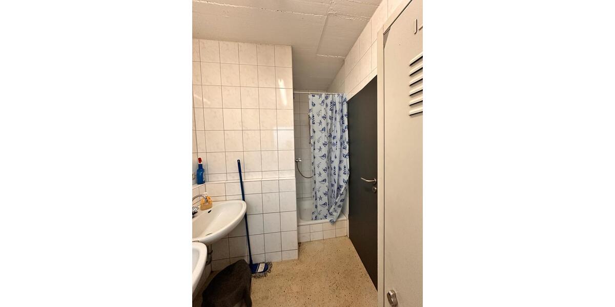 Zwei Gewerbehallen (ehem. Kfz-Werkstatt) in Dorsten-Wulfen zimmer