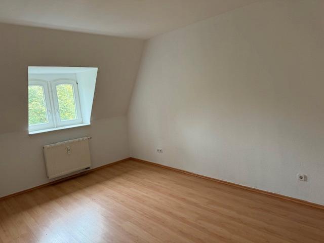Dachgeschoßwohnung Zwickau Zwickau-Nord - 3 Zimmer, 80 m&sup2;, 400&euro; | Angebot:25991276