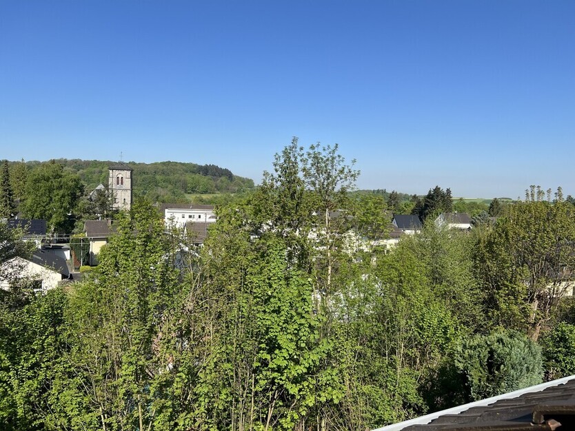 Moderne Dachgeschoßwohnung in ruhiger Lage