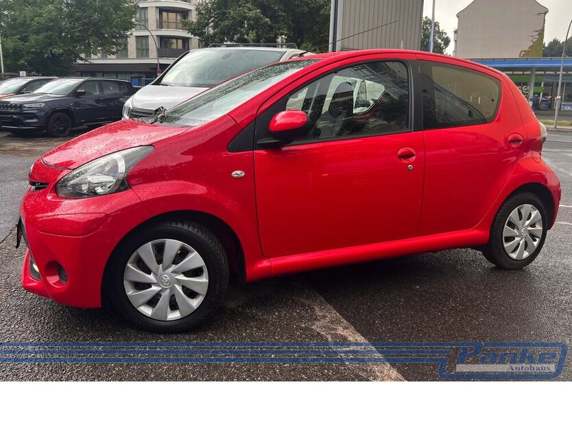 Toyota Aygo Cool Go 5trg*NAV*BT*Klima*LED*USB*Allwetter 119.619 km 5.890 € Berlin 13187