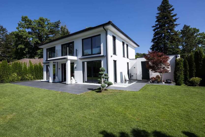 Haus zum Mieten in Stockdorf 6.500 € 284 m²