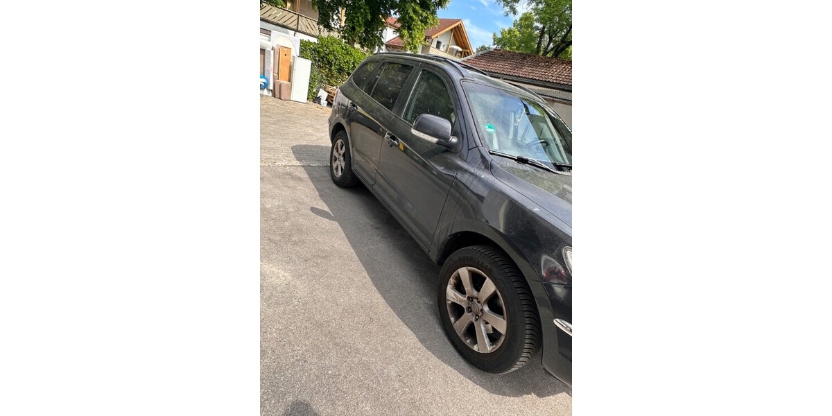 Hyundai Santa Fe 389.563 km 1.900 € Putzbrunn 85640