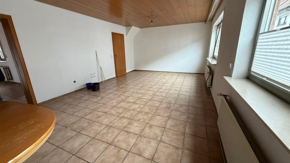 Großzügiges, frisch renoviertes Zweifamilienhaus mit Garten – Plankstadt 8 zimmer