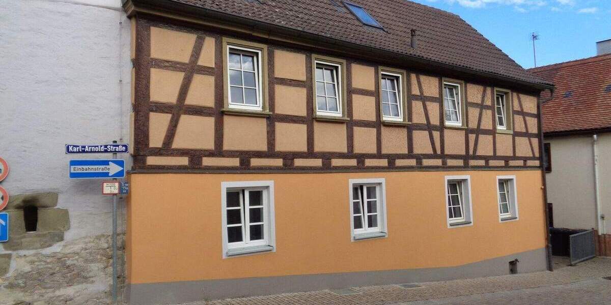 Mehrfamilienhaus, Wohnhaus Uffenheim - 7 Zimmer, 178 m&sup2;, 210.000&euro; | Angebot:25879295