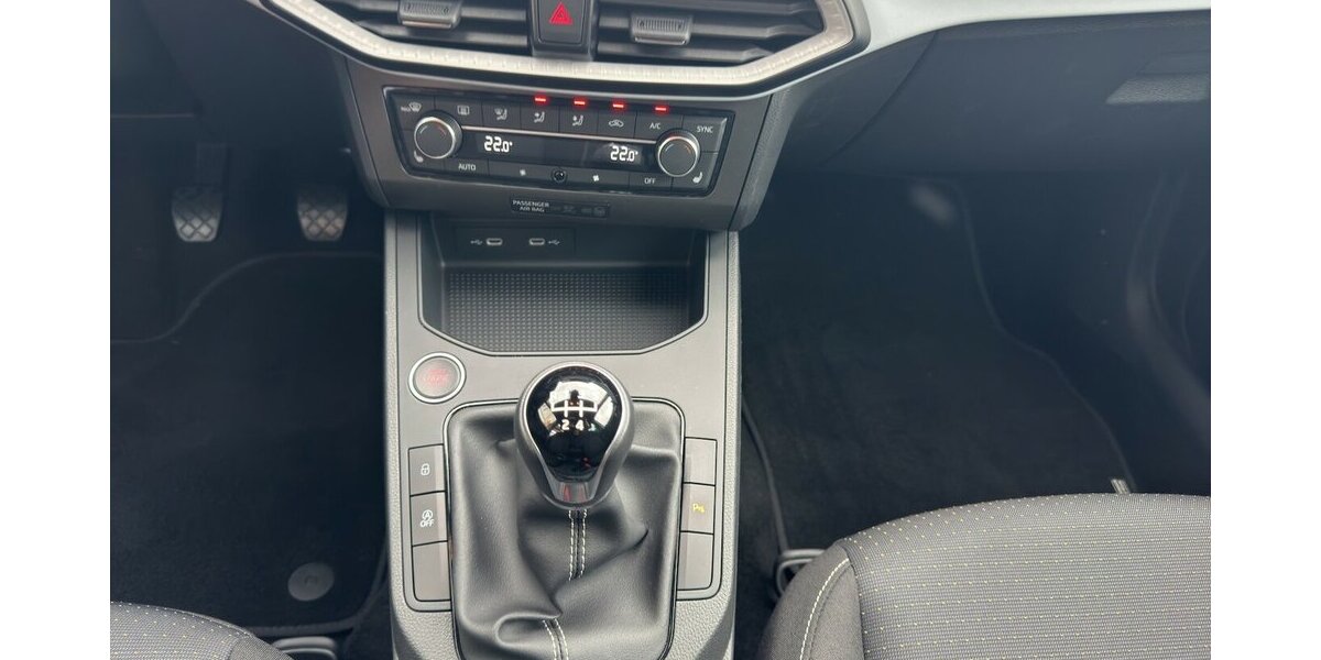 Seat Ibiza Style 40th Annivers.*LED/Navi-App/Kamera/Key 12.689 km 17.790 &euro; Bamberg 96052