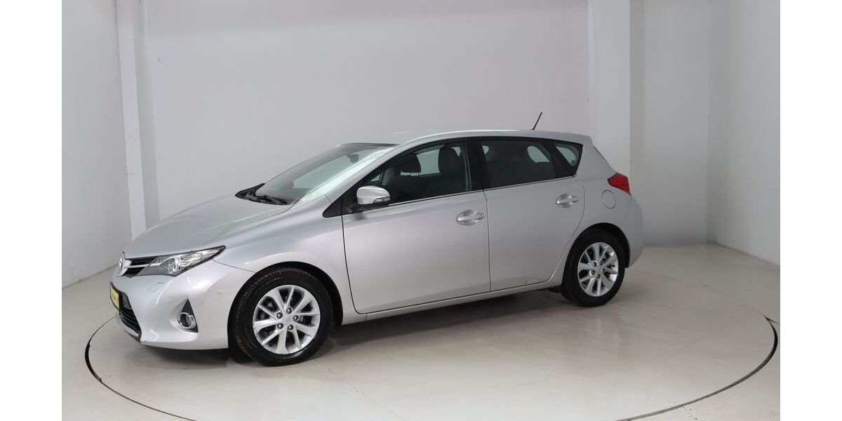Toyota Auris 63.850 km 14.290 &euro; Dresden 01237