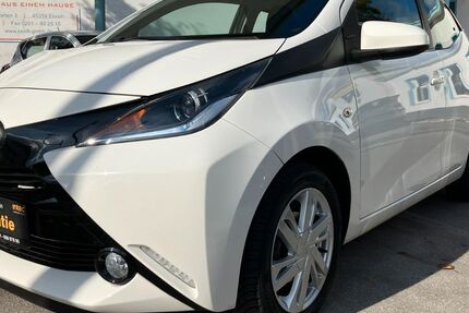 Toyota Aygo (X) 60.500 km 8.450 € Essen 45359