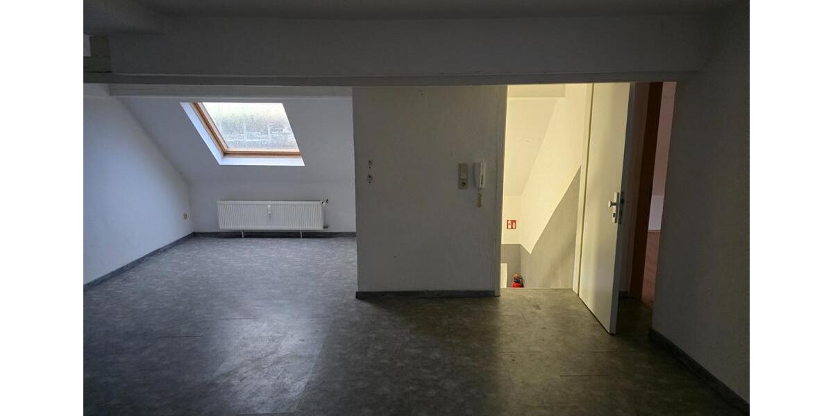 Dachgeschoßwohnung Saarbrücken Neue Bremm - 3 Zimmer, 92 m&sup2;, 1.050&euro; | Angebot:25637813