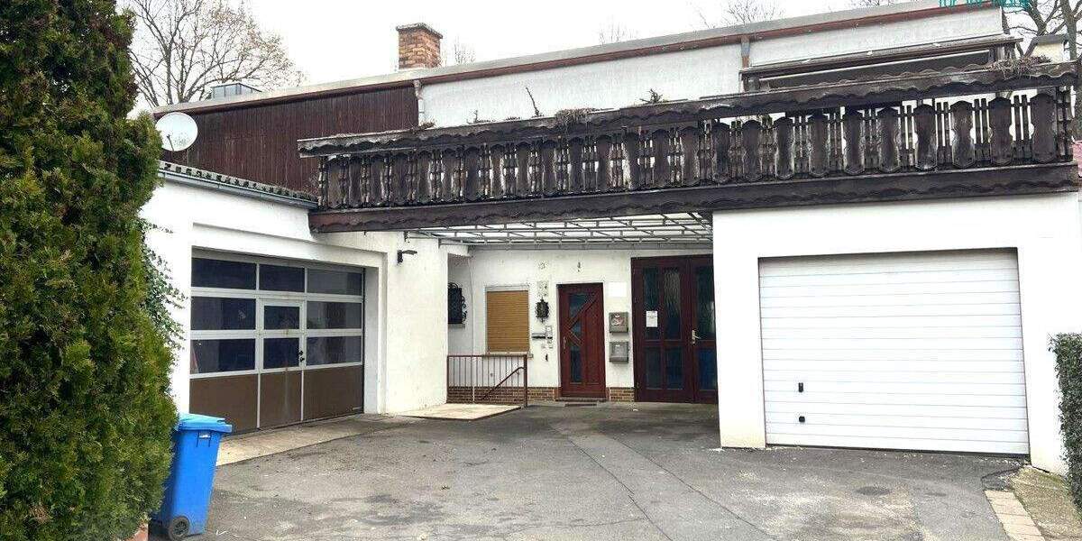 Lagerhalle m. Büro, Sozialräumen und eine sanierungsbedürftige Wohnung zimmer