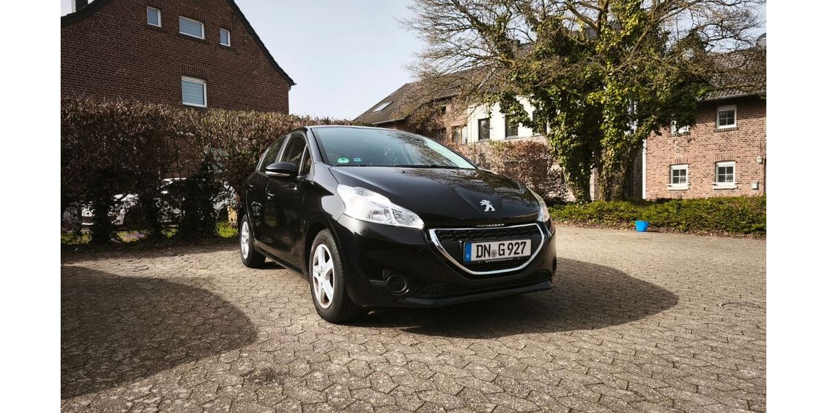 Peugeot 208 64.000 km 7.900 &euro; Niederzier-Hambach 52382