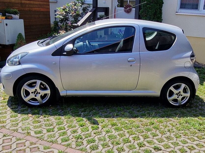 Aygo (X)