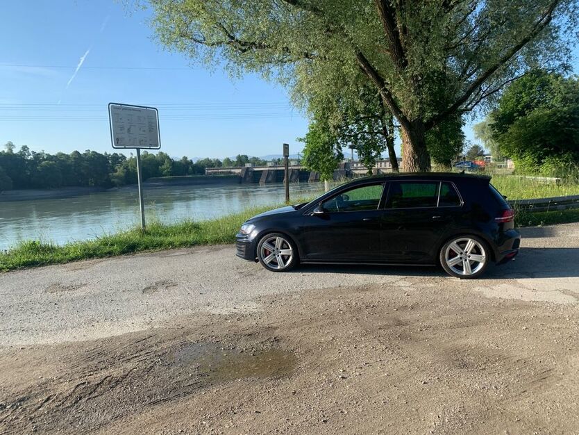 VW Golf 124.000 km 17.000 € Schnelldorf 91625