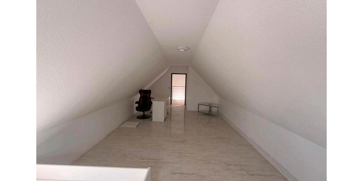 Einfamilienhaus Eschershausen - 7 Zimmer, 160 m&sup2;, 1.500&euro; | Angebot:26329979
