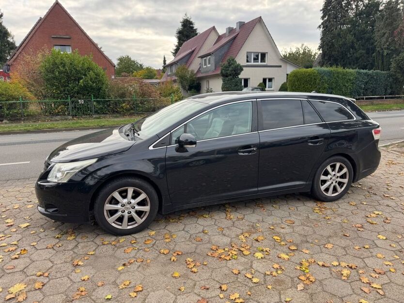 Toyota Avensis 212.000 km 4.500 € Stelle 21435