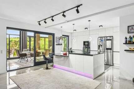 Haus Taunusstein - 14 Zimmer, 447 m&sup2;, 1.325.000&euro; | Angebot:26070973