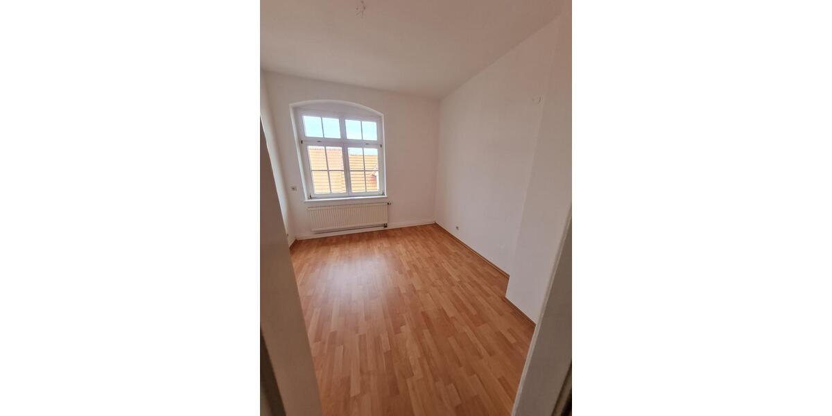 Etagenwohnung Hohenmölsen - 2 Zimmer, 65 m&sup2;, 350&euro; | Angebot:23150002
