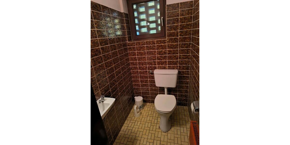 Einfamilienhaus mit 180 m2 Wohnfläche, voll unterkellert 7.5 zimmer