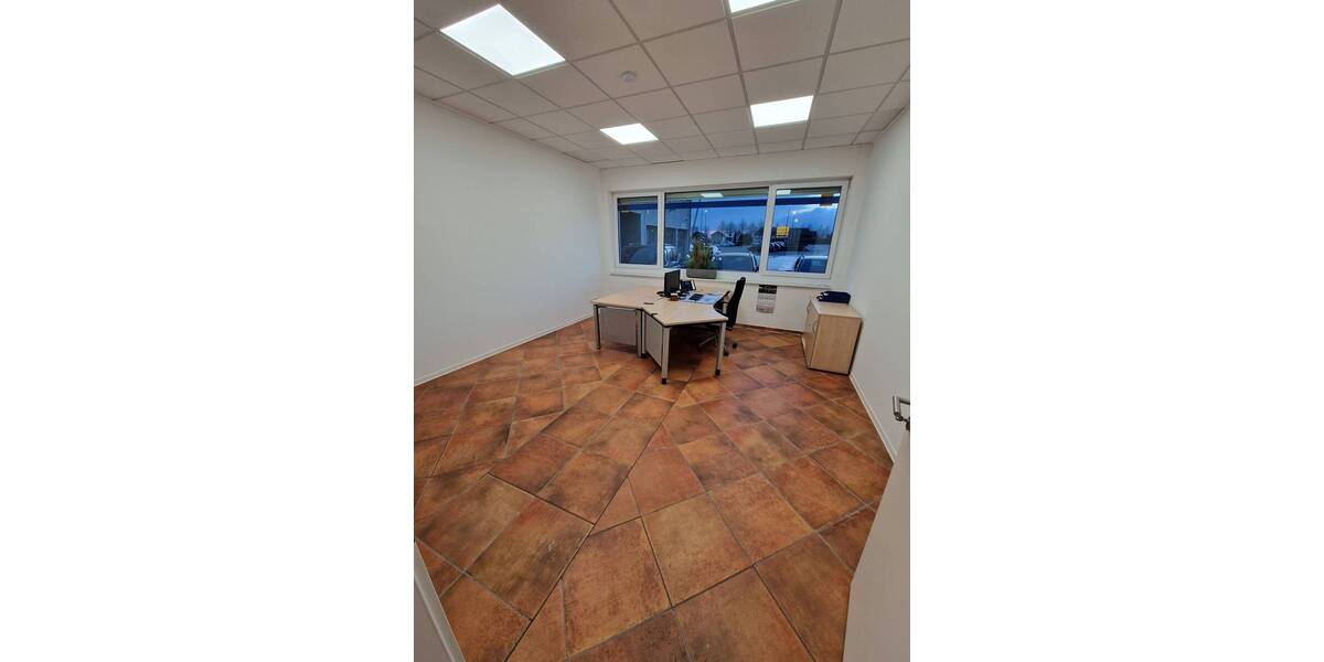 Großzügige Büros im EG mit direktem Zugang und Parkplätzen 4 zimmer