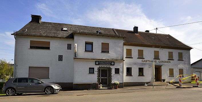 Haus zum Kaufen in Rinzenberg 219.000 € 401 m²