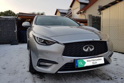 INFINITI Q30