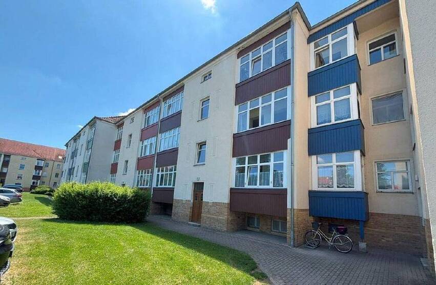 Ruhige und helle, umfassend sanierte Wohnung mit neuer Einbauküche zu vermieten