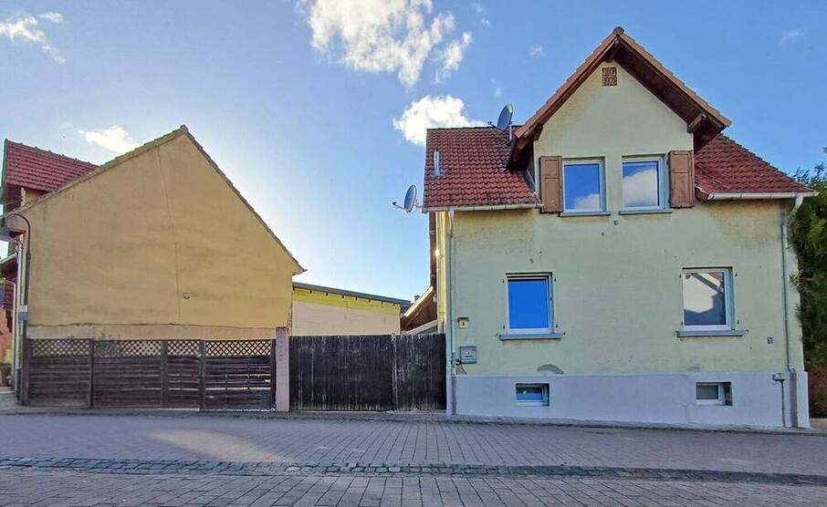 Charmantes Einfamilienhaus - überwiegend modernisiert und vielseitig nutzbar!