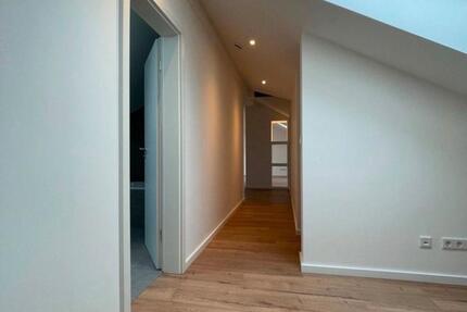 2,5-Zimmer Dachgeschosswohnung mit Gartenanteil in gehobenem Stil 2.5 zimmer