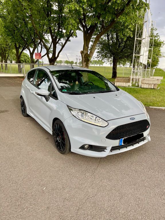 Ford Fiesta 150.000 km 11.800 € Überherrn 66802