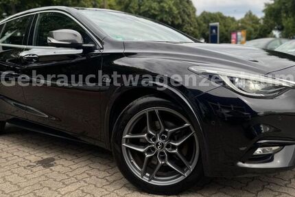 INFINITI Q30