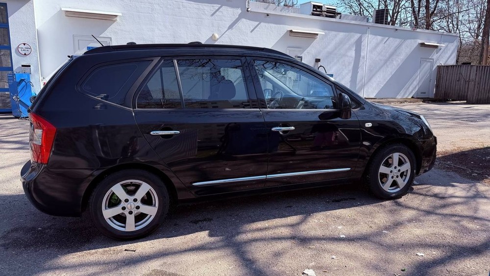 Kia Carens III 215.000 km 3.999 &euro; München 80313