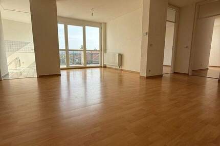 Helle 3-Zimmer Dachgeschosswohnung mit Balkon in Aussichtslage, sofort nutzbar; provisionsfrei 3 zimmer