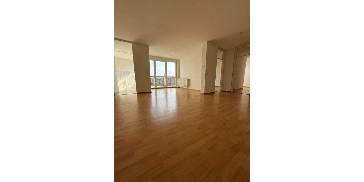 Helle 3-Zimmer Dachgeschosswohnung mit Balkon in Aussichtslage, sofort nutzbar; provisionsfrei 3 zimmer