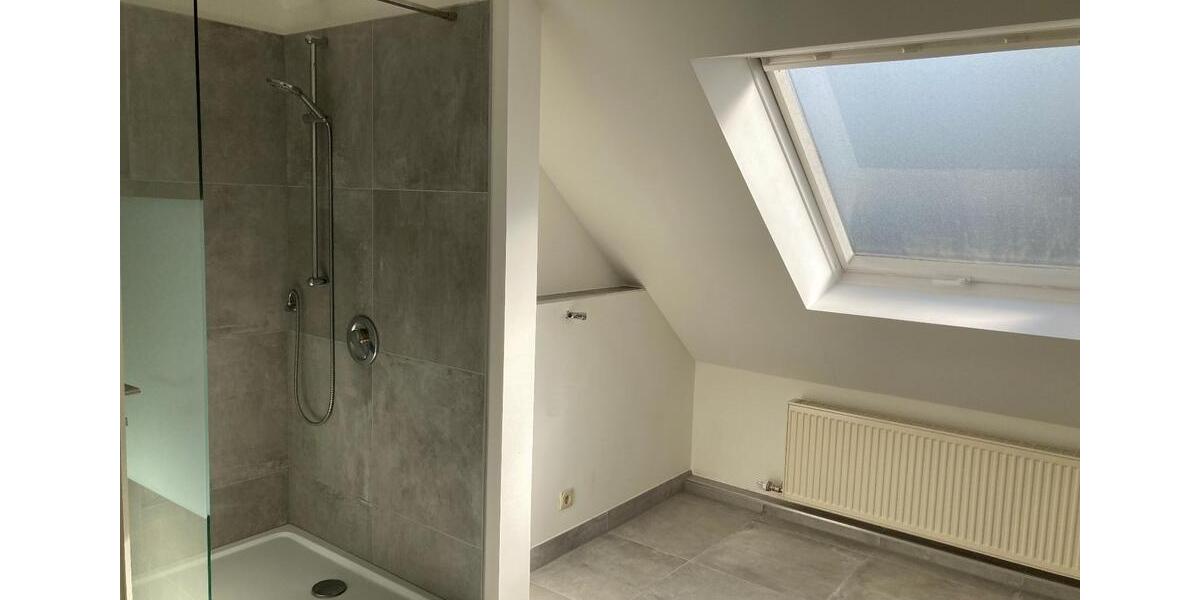 Geräumige, preiswerte 6-Zimmer-Doppelhaushälfte mit geh. Innenaus 6 zimmer