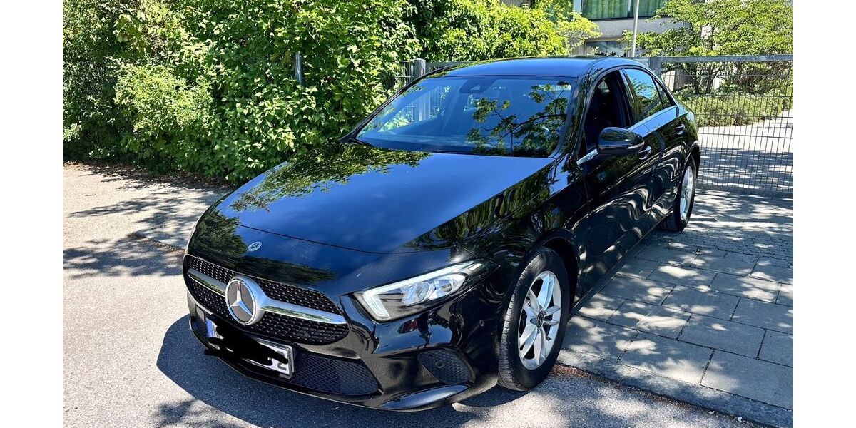 Mercedes-Benz CLA 180 176.000 km 17.500 &euro; München 81673
