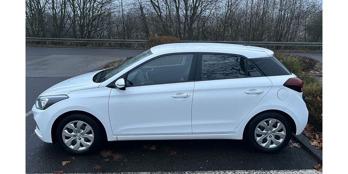 Hyundai i20 101.000 km 7.400 &euro; Tholey 66636