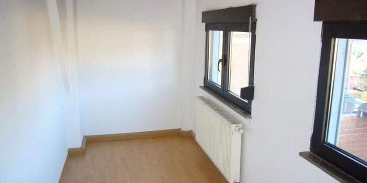 Kleines Haus in ruhiger Straße Nähe Grundschule, 5 Zi, Wohnküche, Bad, Loggia, Terrasse 5 zimmer