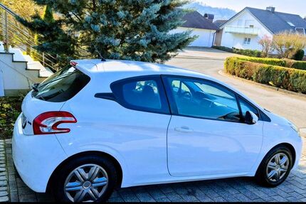 Peugeot 208 126.971 km 5.850 &euro; Witzenhausen 37213