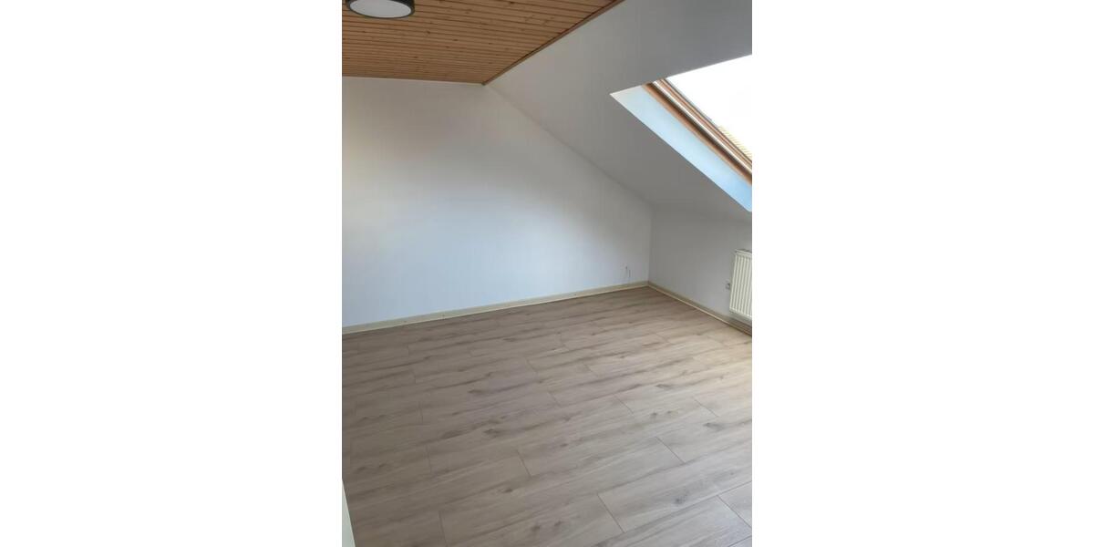 Einfamilienhaus Grebenstein - 6 Zimmer, 240 m&sup2;, 1.500&euro; | Angebot:24693195
