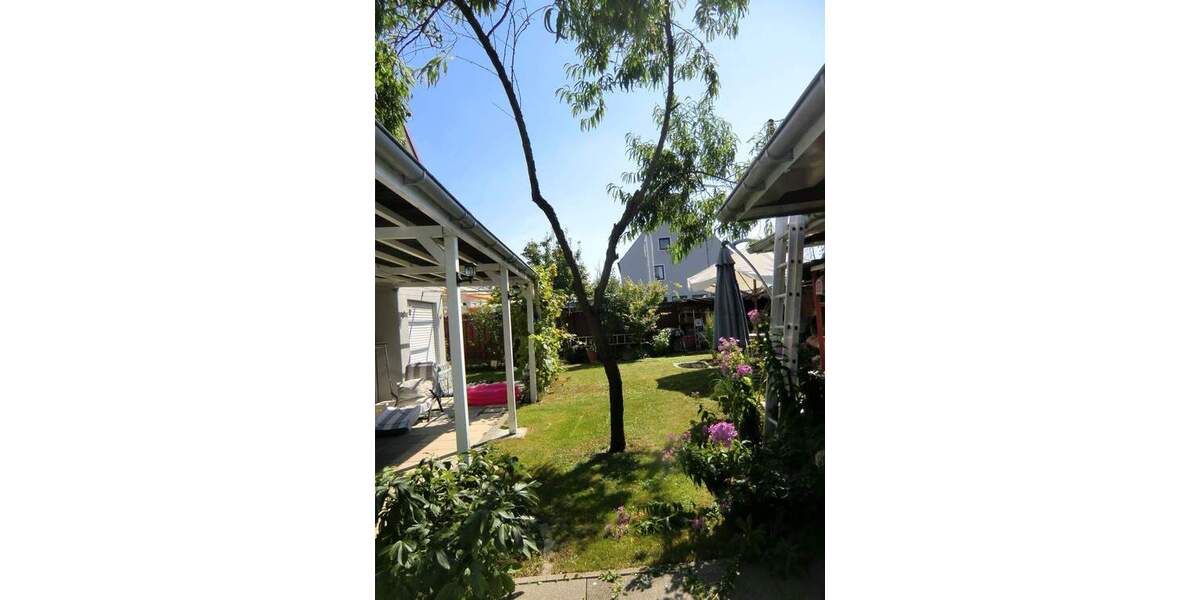 Top gepflegte, ansprechende und großzügige DHH mit Garten und Carport 6 zimmer