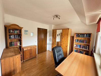 CHARMANTES ZUHAUSE MIT SÜDBALKON UND STELLPLATZ - Dachgeschoßwohnung Winsen (Luhe) | Angebot:24698007