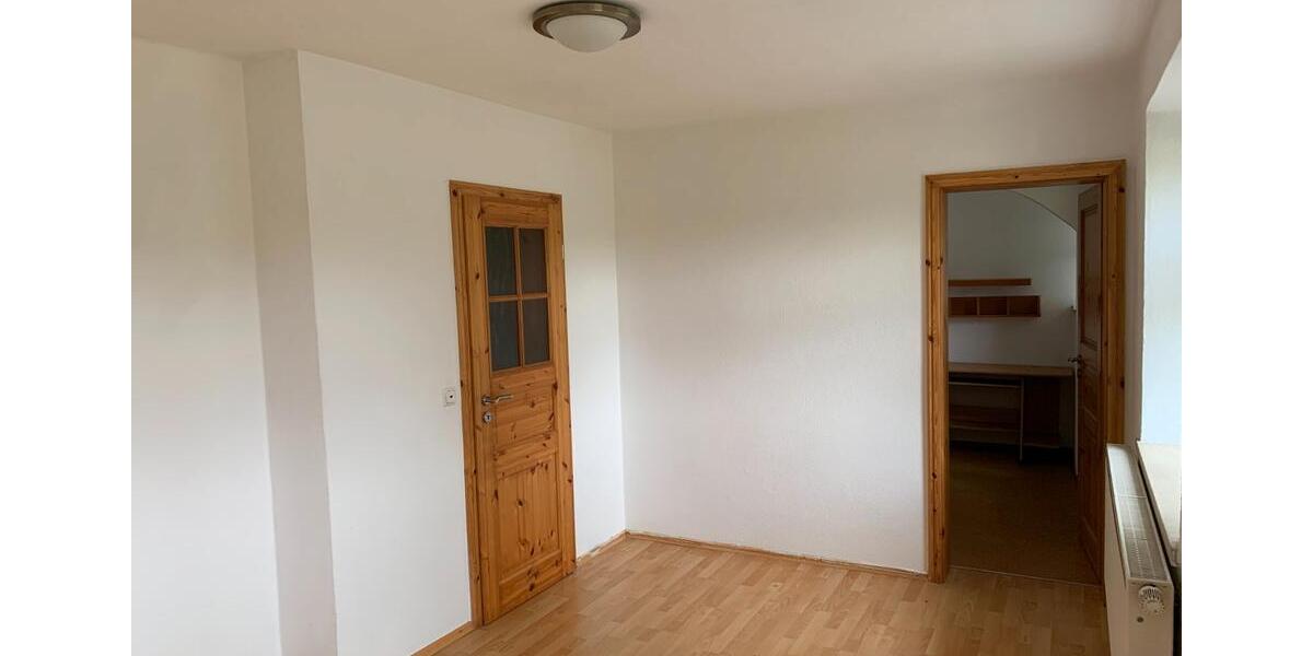 Erdgeschoßwohnung Neukirchen-Balbini Balbini - 3 Zimmer, 78 m&sup2;, 350&euro; | Angebot:26699692