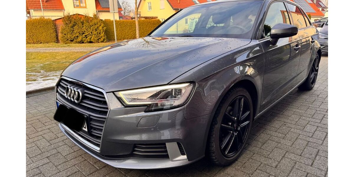 Audi A3 93.900 km 14.400 &euro; Lage 32791