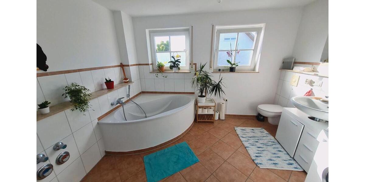 Biete Zimmer in Frauen-WG 1 zimmer