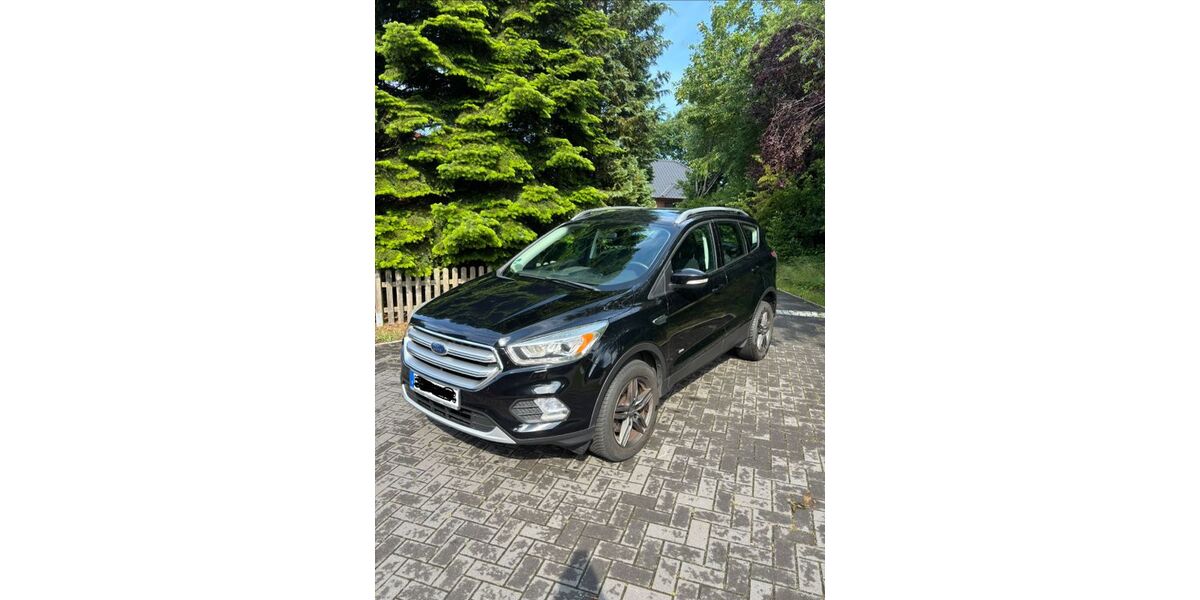 Ford Kuga 136.000 km 12.950 &euro; Wingst 21789