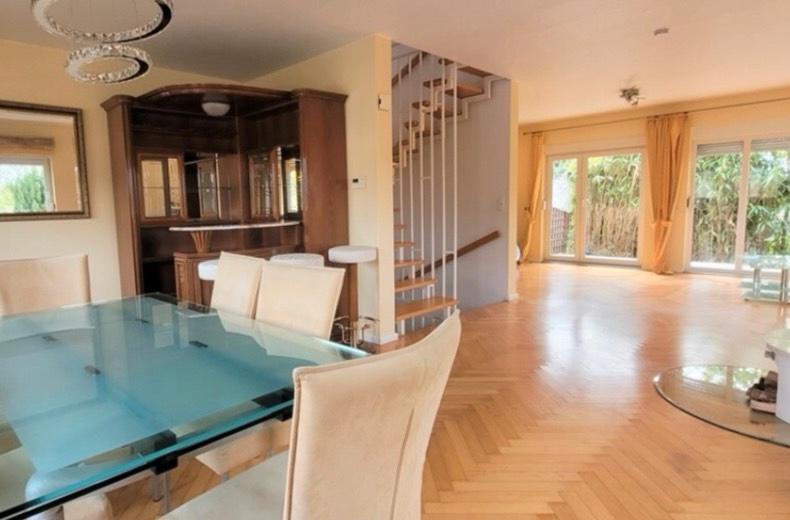 Reihenhaus Frankfurt am Main Nord-Ost - 5 Zimmer, 140 m&sup2;, 2.300&euro; | Angebot:26299992