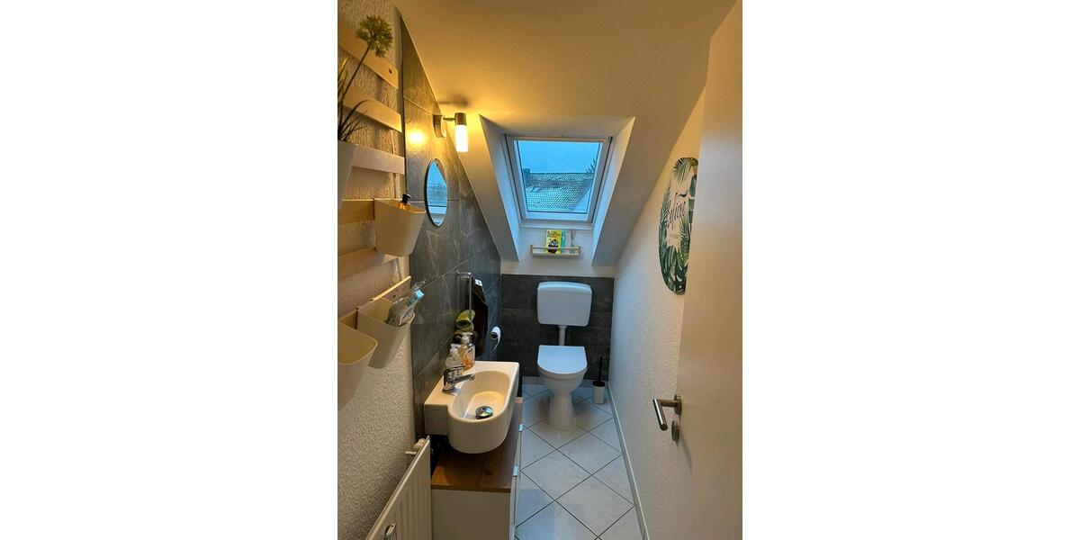 Dachgeschoßwohnung Niederwerrn - 5 Zimmer, 110 m&sup2;, 305.000&euro; | Angebot:24703388