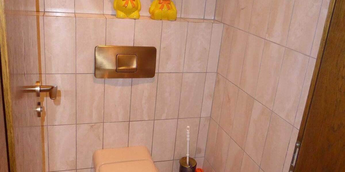 Großzügig Wohnung in bester Lage, komplett möbliert mit Tiefgarage und Aufzug! 3 zimmer