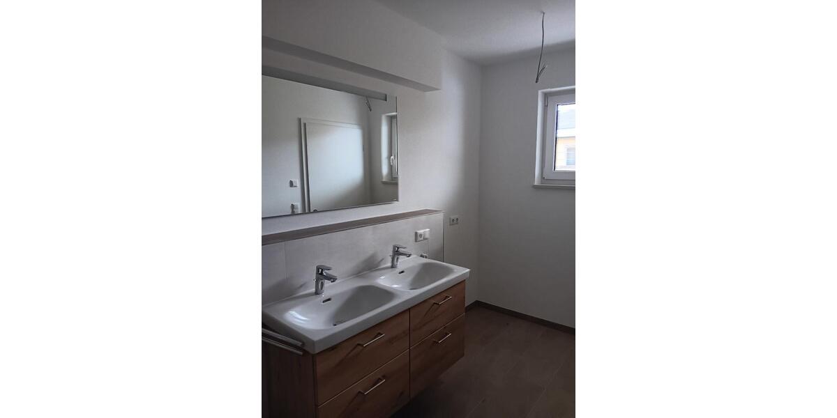 Etagenwohnung Vohenstrauß - 3 Zimmer, 93 m&sup2;, 900&euro; | Angebot:24354201