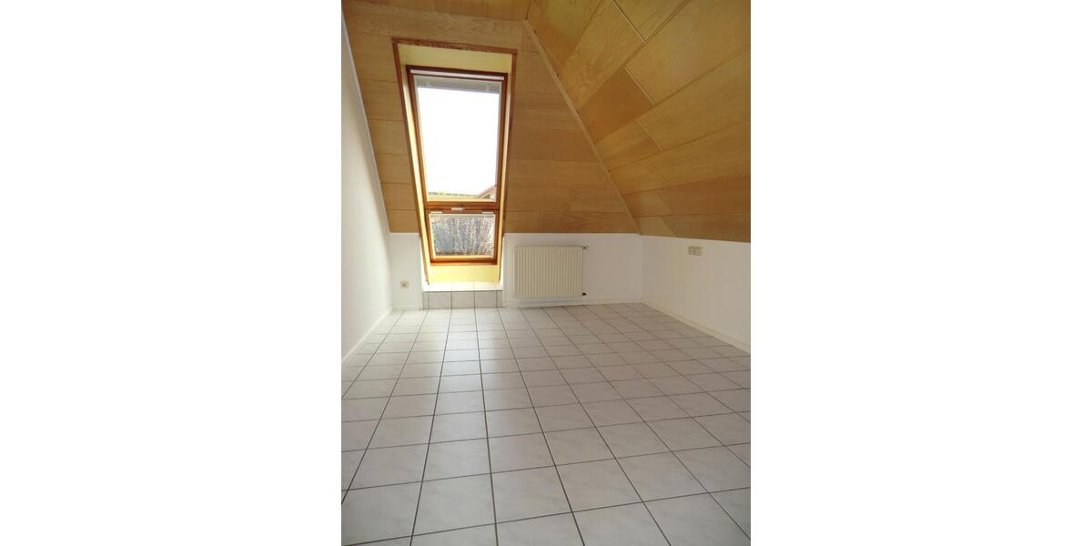Dachgeschoßwohnung Friesenheim - 2.5 Zimmer, 71 m&sup2;, 600&euro; | Angebot:26366168